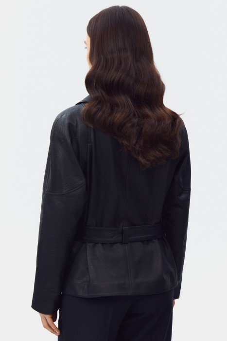 кожаная куртка с поясом по цене 20150 руб вид справа