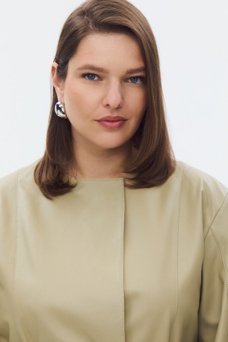 кожаная куртка с поясом из россии вид сбоку