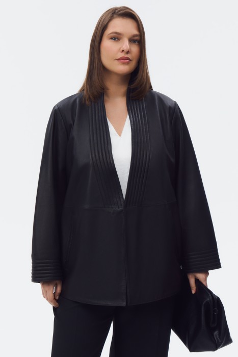 кожаная куртка с поясом от бренда снежная королева вид слева