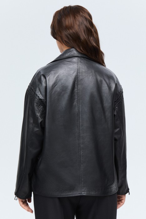 кожаная куртка с поясом по цене 16120 руб вид справа