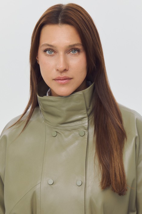 кожаная куртка с поясом из россии вид сбоку