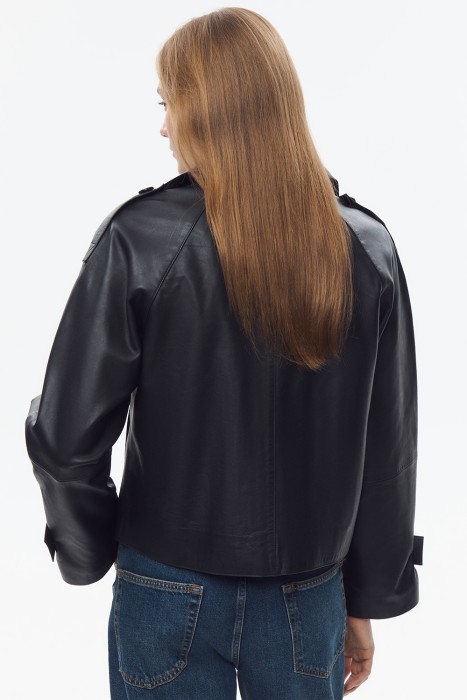 кожаная куртка по цене 18130 руб вид справа