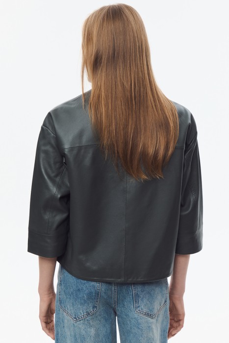 кожаная куртка по цене 13430 руб вид справа