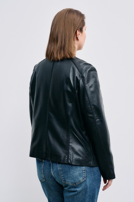 кожаная куртка по цене 9740 руб вид справа