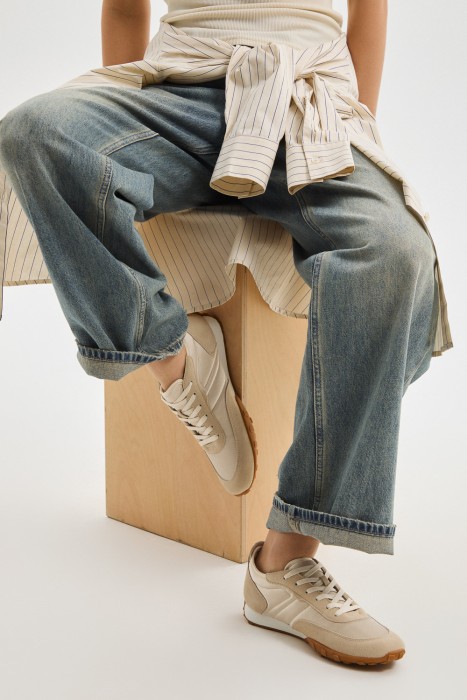 кроссовки из натуральной замши по цене 7830 руб вид справа