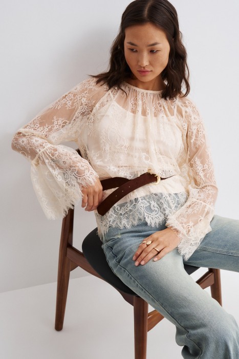 кружевная блузка от бренда снежная королева вид слева