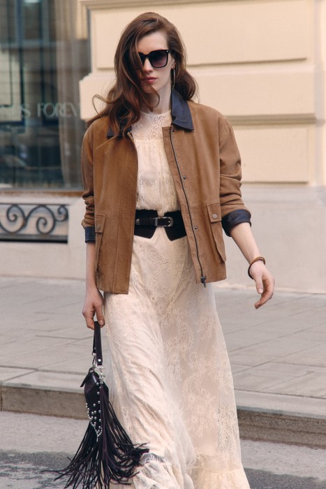 кружевное платье от бренда снежная королева вид слева