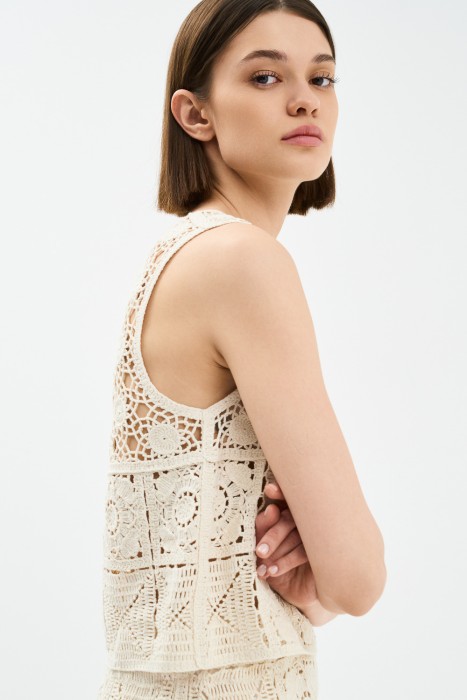 кружевной топ по цене 1620 руб вид справа