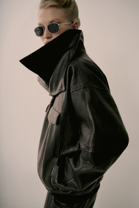 куртка-анорак из натуральной кожи от бренда снежная королева вид слева