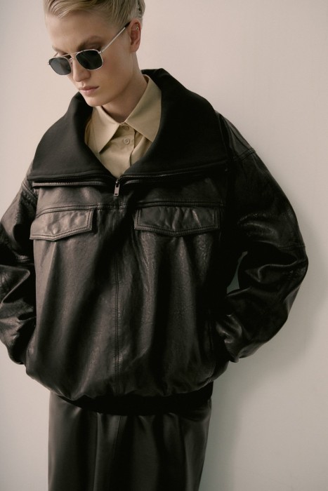 куртка-анорак из натуральной кожи по цене 14870 руб вид справа