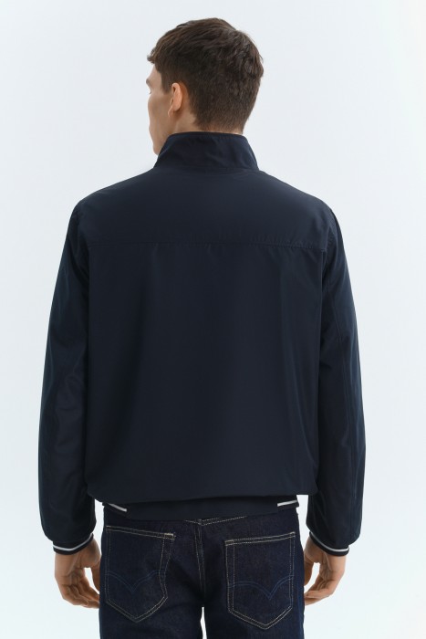 куртка-бомбер по цене 3440 руб вид справа