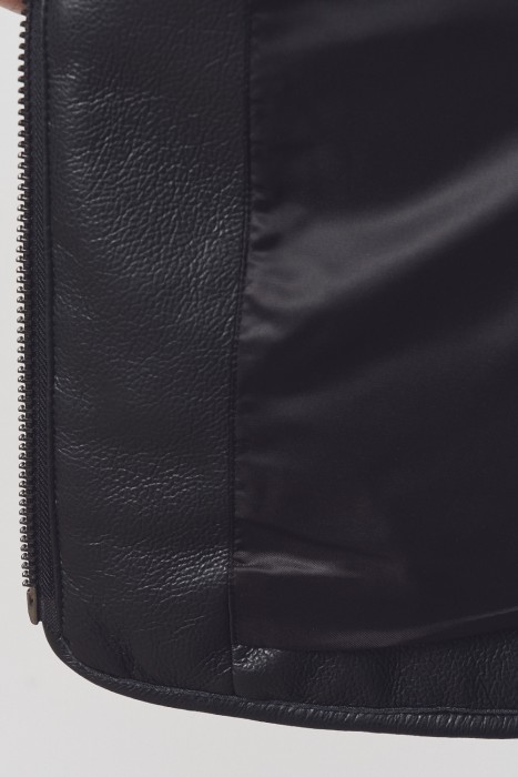 куртка из искусственного меха с капюшоном от бренда снежная королева вид слева