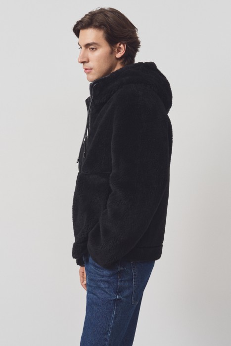 куртка из искусственного меха с капюшоном по цене 8560 руб вид справа