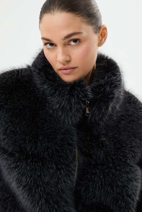 куртка из искусственного меха по цене 25280 руб вид справа