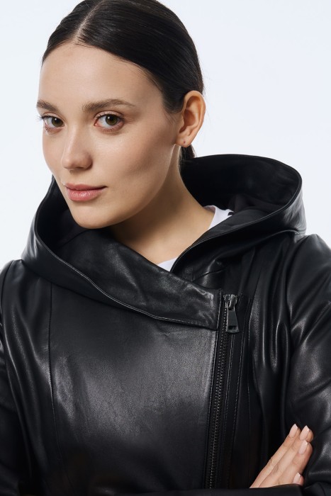 куртка из натуральной кожи с капюшоном из россии вид сбоку
