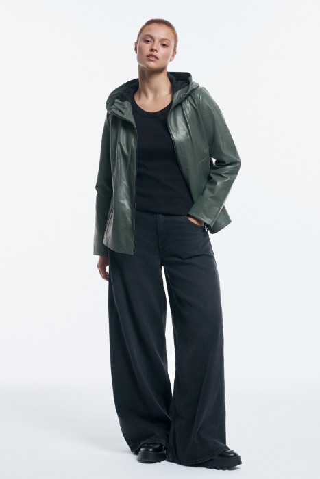 куртка из натуральной кожи с капюшоном от бренда снежная королева вид слева