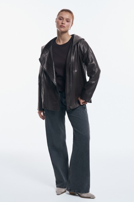 куртка из натуральной кожи с капюшоном от бренда снежная королева вид слева