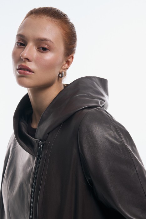 куртка из натуральной кожи с капюшоном из россии вид сбоку