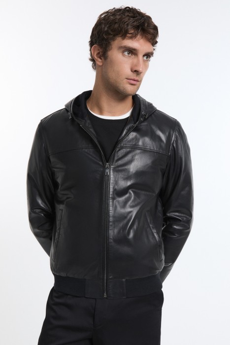 куртка из натуральной кожи с капюшоном от бренда снежная королева вид слева