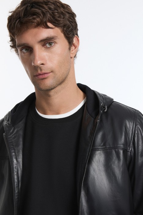 куртка из натуральной кожи с капюшоном по цене 11510 руб вид справа