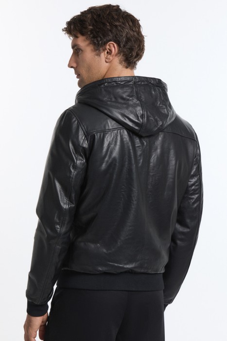 куртка из натуральной кожи с капюшоном из россии вид сбоку