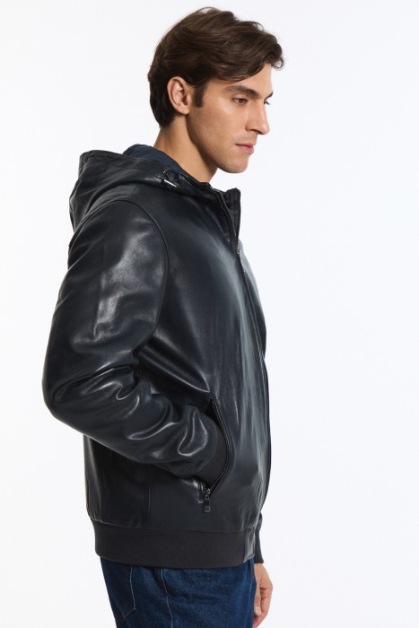 куртка из натуральной кожи с капюшоном от бренда снежная королева вид слева