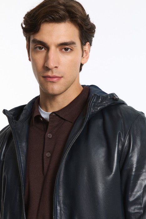 куртка из натуральной кожи с капюшоном по цене 16230 руб вид справа