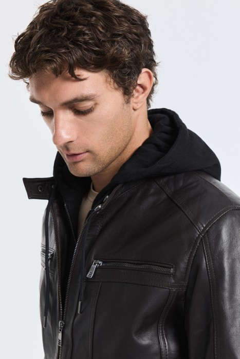 куртка из натуральной кожи с капюшоном из россии вид сбоку