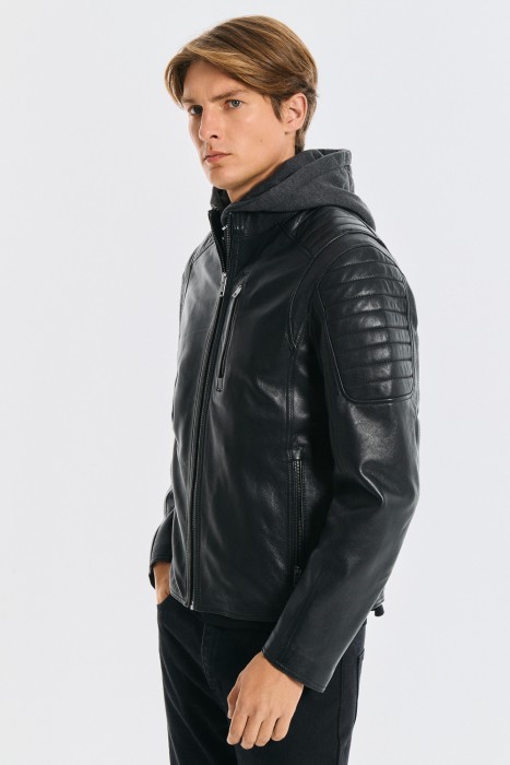 куртка из натуральной кожи с капюшоном по цене 12310 руб вид справа