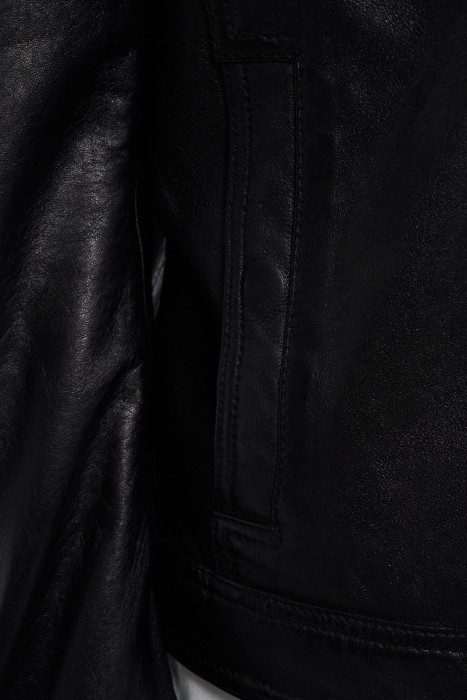 куртка из натуральной кожи по цене 14100 руб вид справа