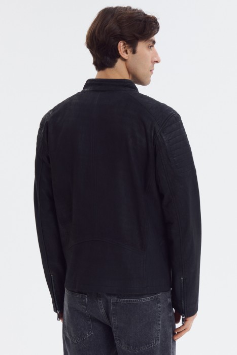 куртка из натуральной кожи по цене 14100 руб вид справа