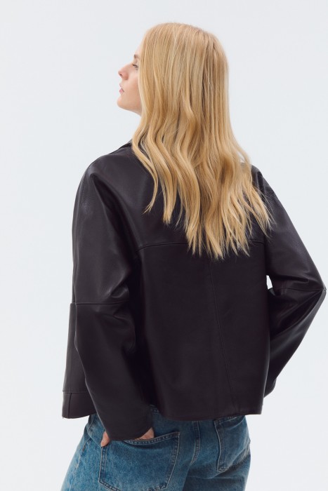 куртка из натуральной кожи по цене 26200 руб вид справа