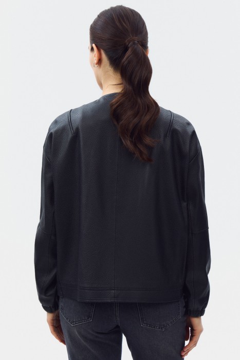 куртка из натуральной кожи по цене 17460 руб вид справа