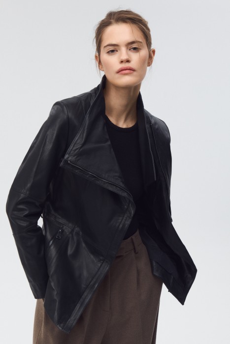 куртка из натуральной кожи по цене 21490 руб вид справа