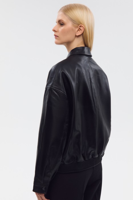 куртка из натуральной кожи по цене 14100 руб вид справа