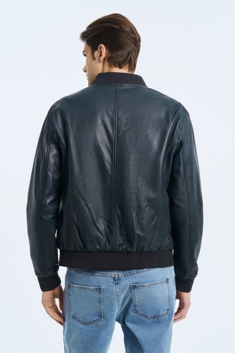 куртка из натуральной кожи по цене 11410 руб вид справа