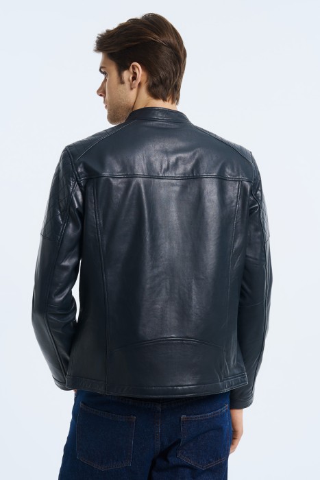 куртка из натуральной кожи по цене 15110 руб вид справа