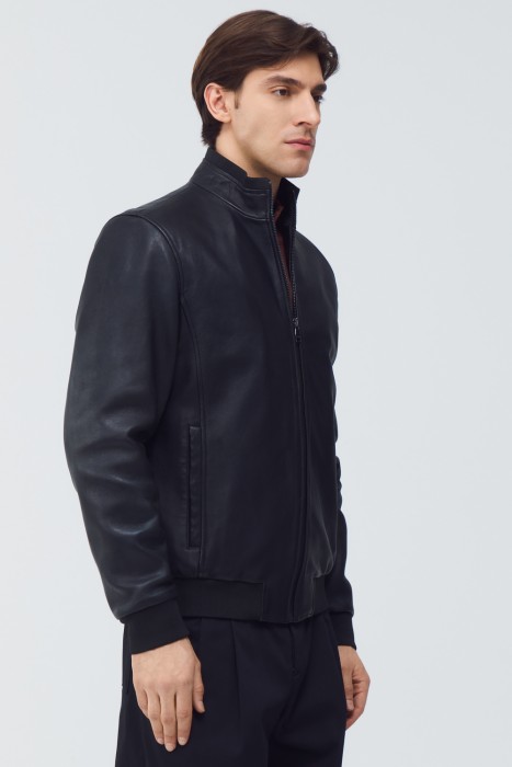 куртка из натуральной кожи по цене 19480 руб вид справа