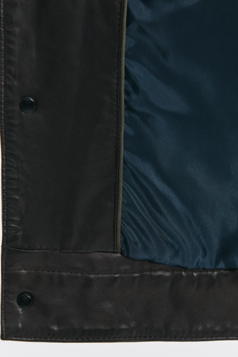 куртка из натуральной кожи по цене 14770 руб вид справа