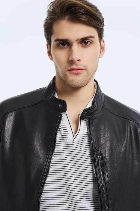 куртка из натуральной кожи по цене 13910 руб вид справа