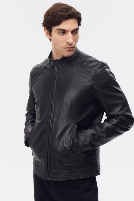 куртка из натуральной кожи по цене 10740 руб вид справа