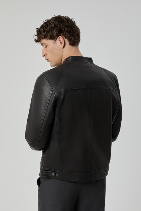 куртка из натуральной кожи по цене 14770 руб вид справа