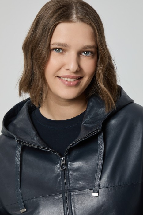 куртка из натуральной кожи от бренда снежная королева вид слева