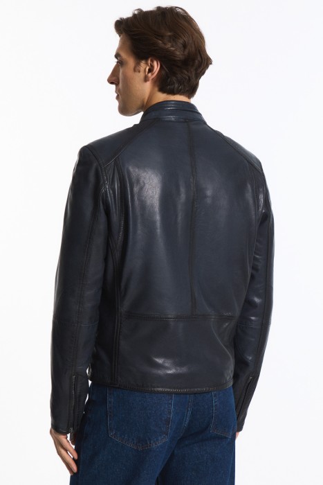 куртка из натуральной кожи по цене 14390 руб вид справа