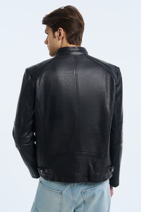 куртка из натуральной кожи по цене 14550 руб вид справа