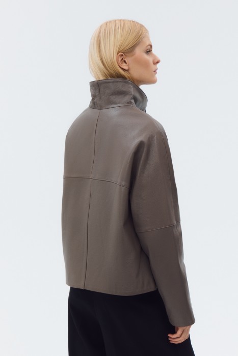 куртка из натуральной кожи по цене 26200 руб вид справа