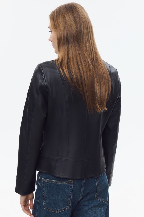 куртка из натуральной кожи по цене 15440 руб вид справа