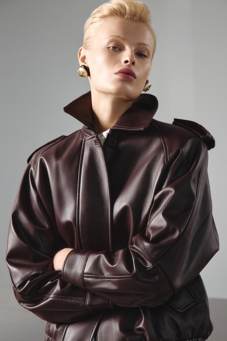 куртка из натуральной кожи от бренда снежная королева вид слева