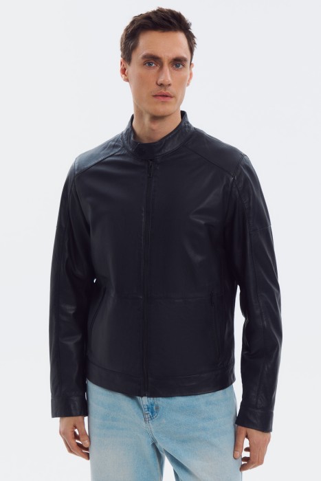 куртка из натуральной кожи по цене 11410 руб вид справа