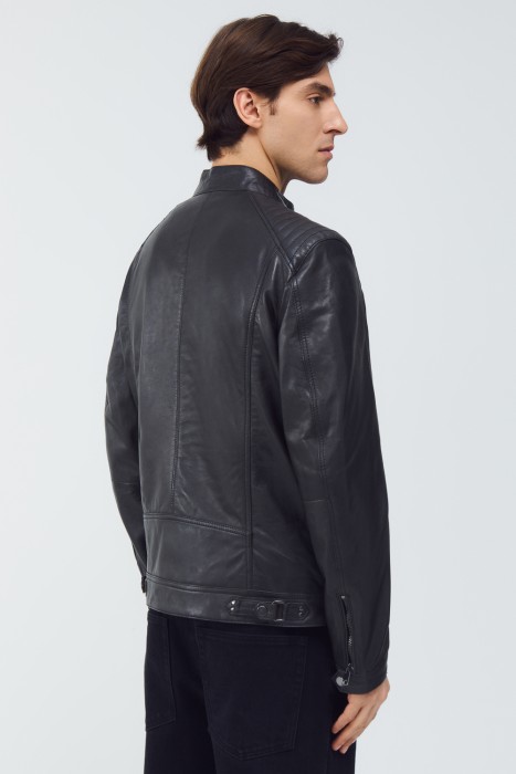 куртка из натуральной кожи по цене 14100 руб вид справа